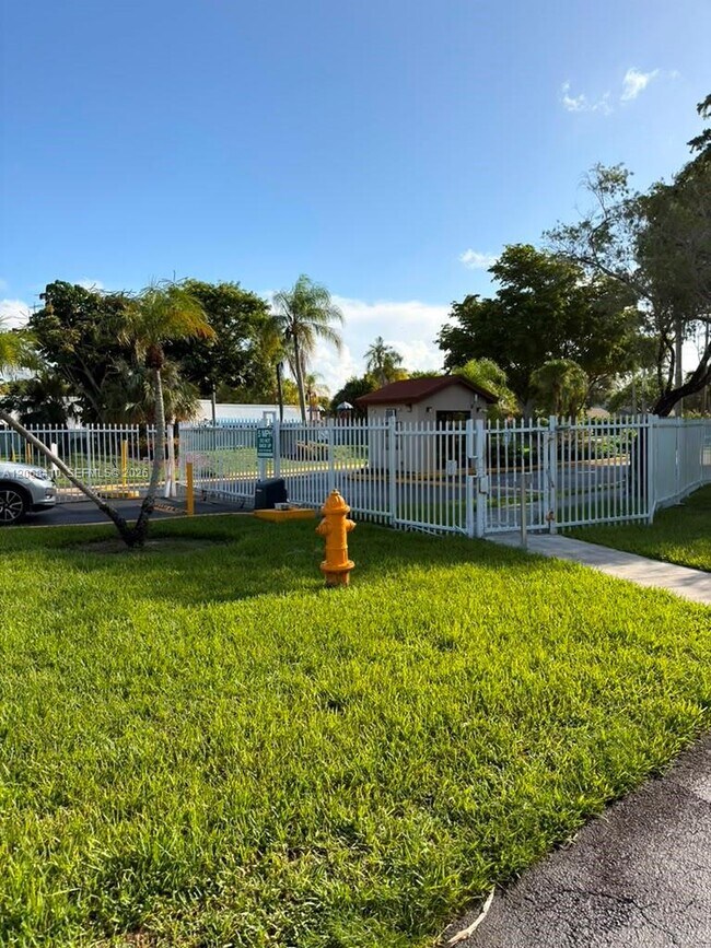 Building Photo - 10835 SW 112th Ave