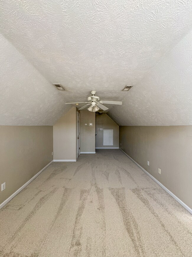 Building Photo - Lovely 3 Bed 2 Bath Home with Bonus Room