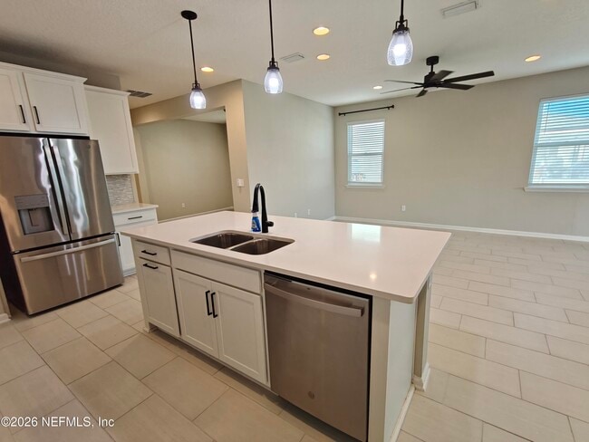 Building Photo - 1876 Amberly Dr