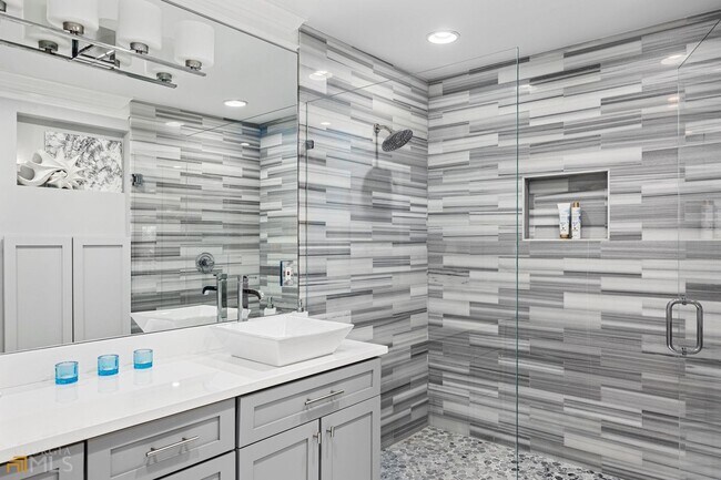Building Photo - 521 Hollydale Ct NW