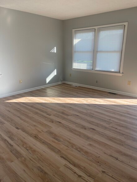 Building Photo - 16 Hughes Ave