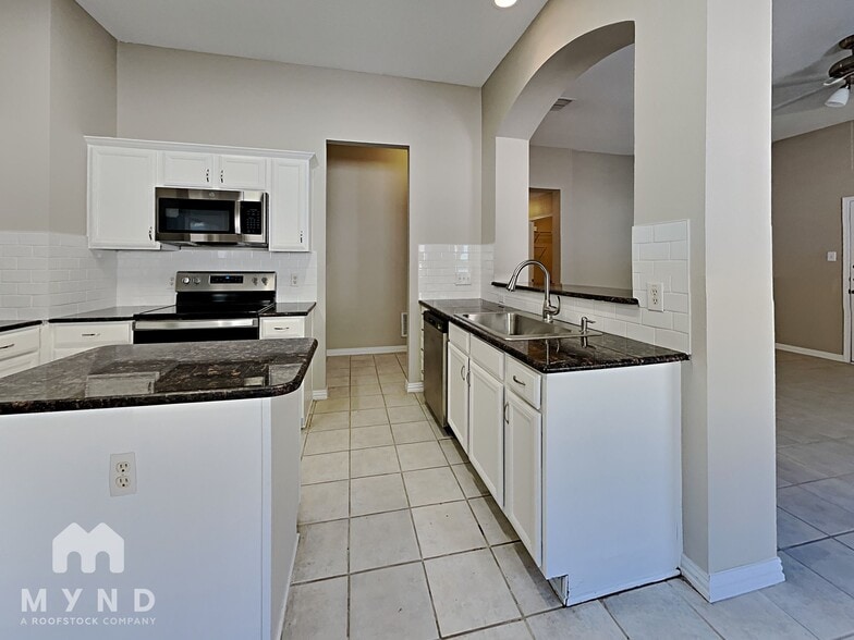 Building Photo - 6801 Amberdale Dr