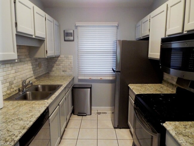 Building Photo - 1921 Stanford Dr