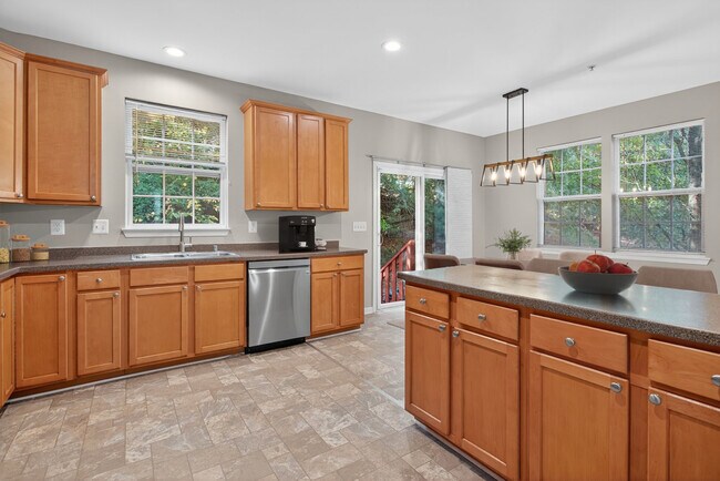 Building Photo - 7047 Water Oak Rd