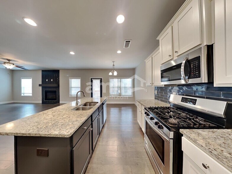 Building Photo - 1811 Rnch Vw Dr