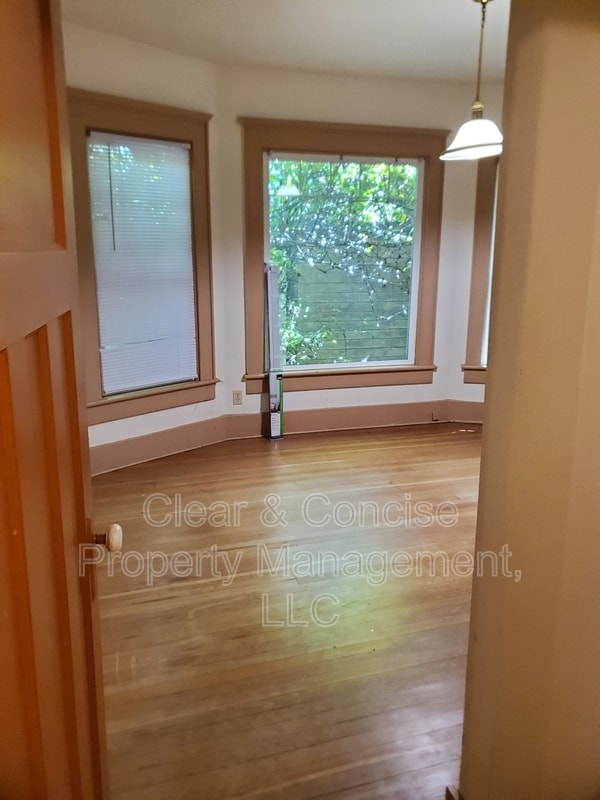 Primary Photo - 1443 W 11th Ave