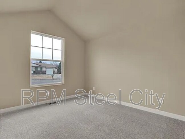 Building Photo - 753 S Laurue Dr