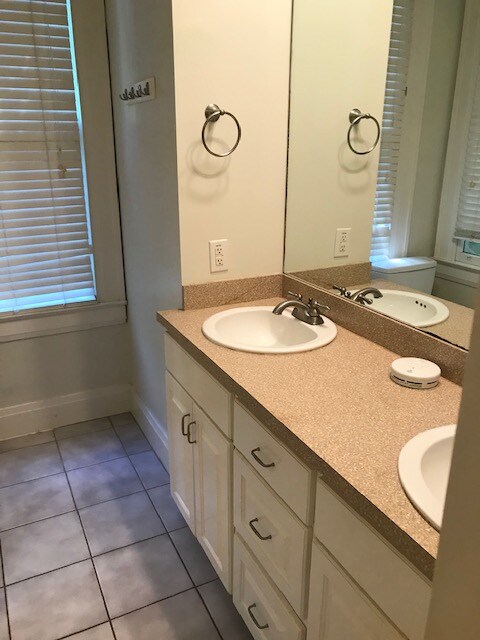 Building Photo - 1052 Magnolia Curve