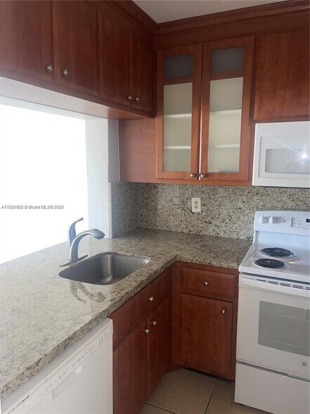 Building Photo - 7401 SW 82nd St