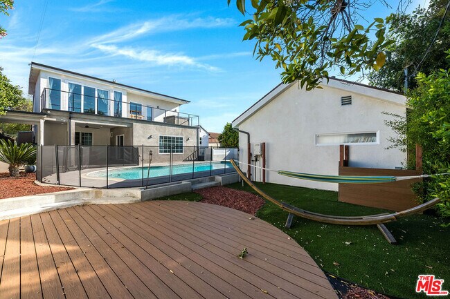 Building Photo - 523 E Fairmount Rd