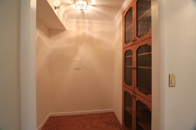 Building Photo - 1805 Crystal Dr