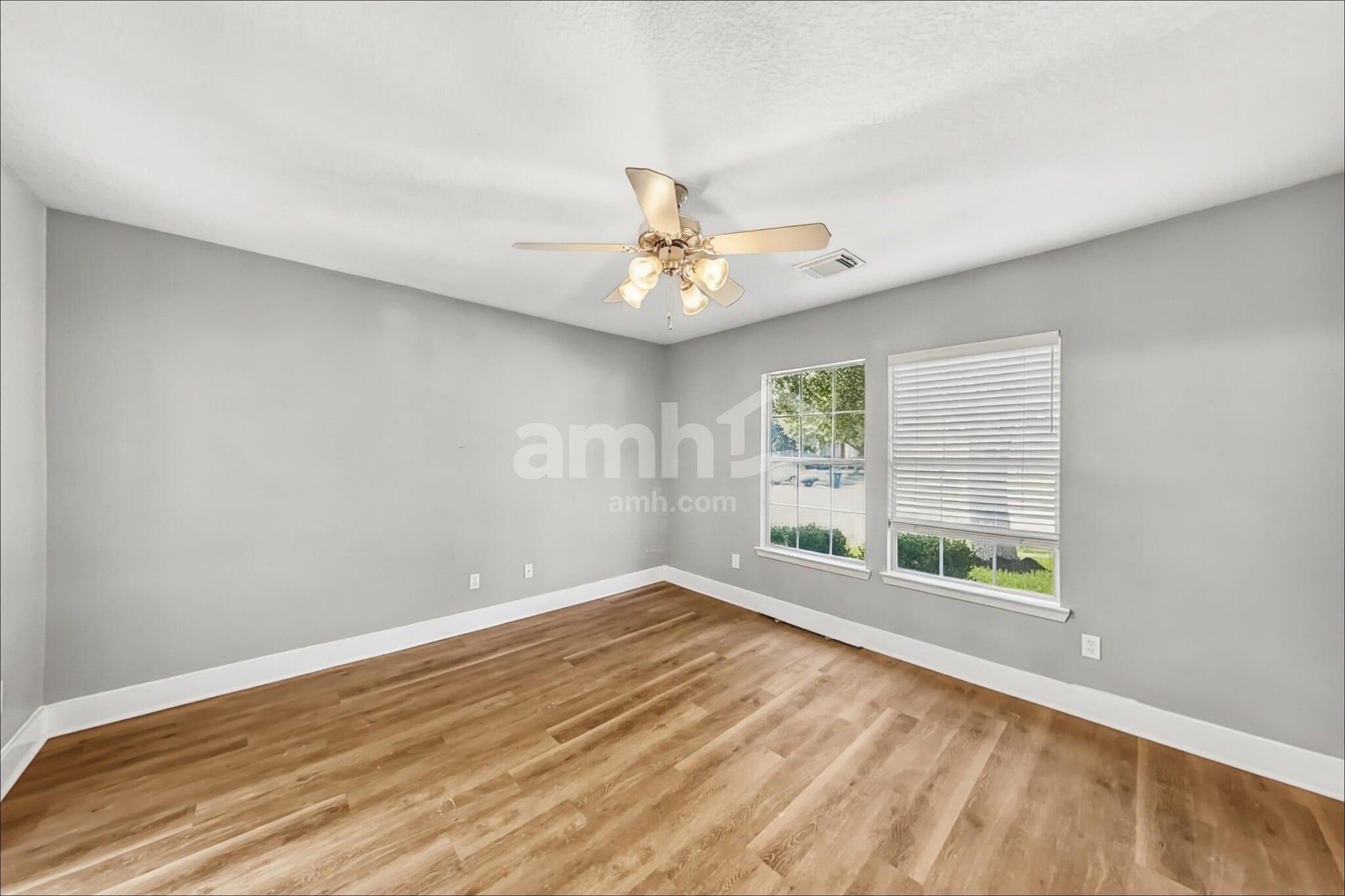 Building Photo - 833 Lightningbug Ln