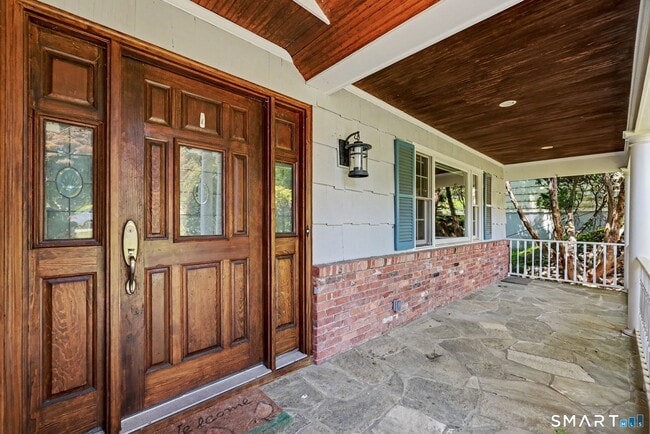 Building Photo - 40 Mianus View Terrace