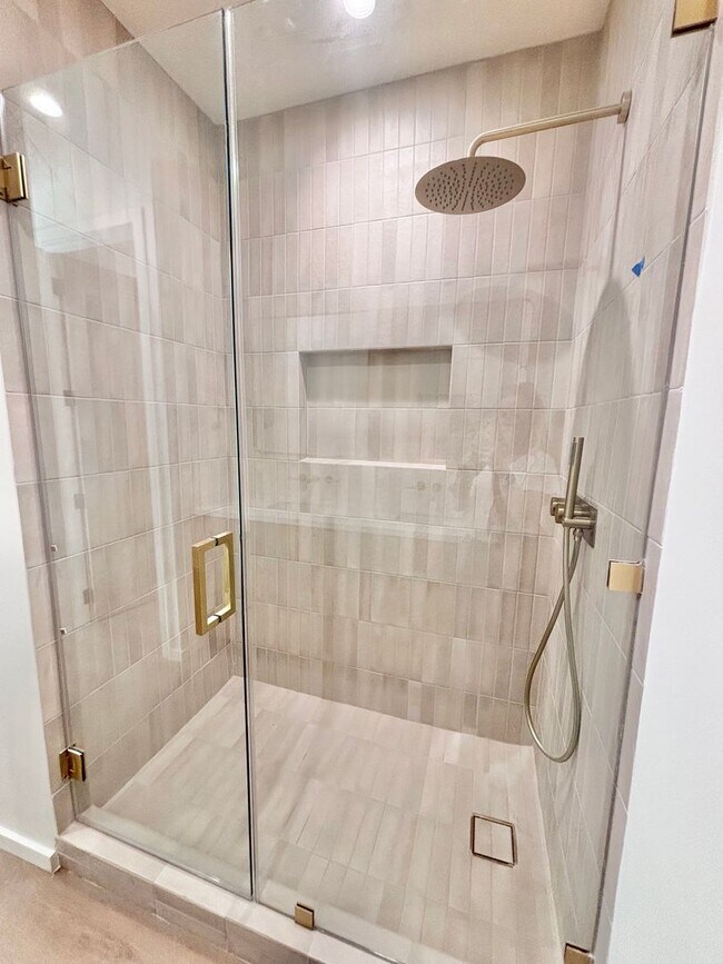 Building Photo - 17852 Saticoy St