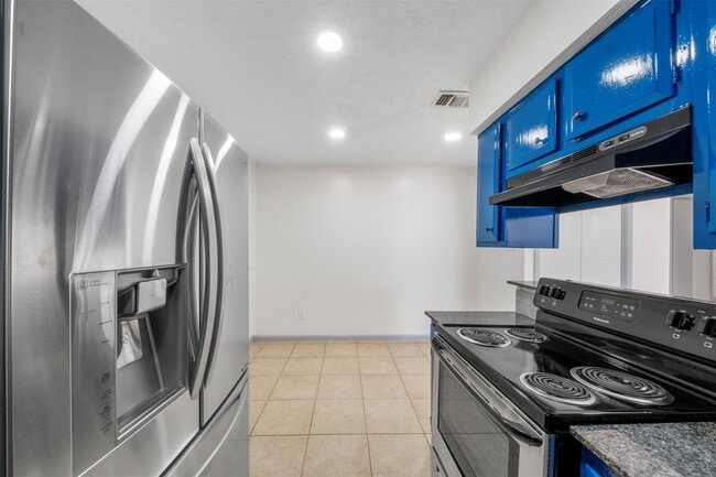 Building Photo - 6827 Chasewood Dr