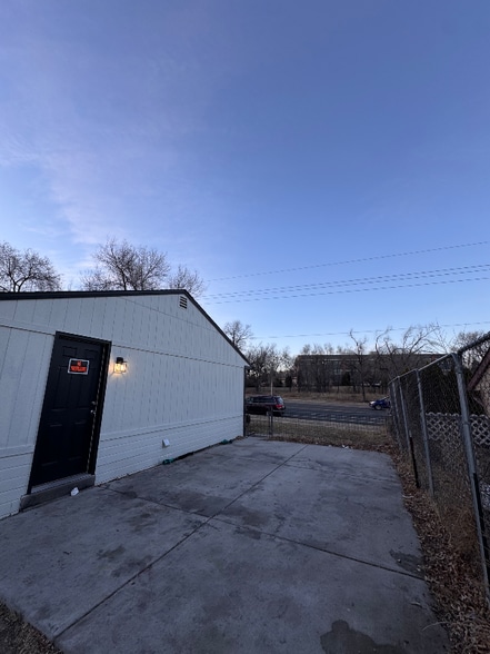 Building Photo - 2021 Airport Rd