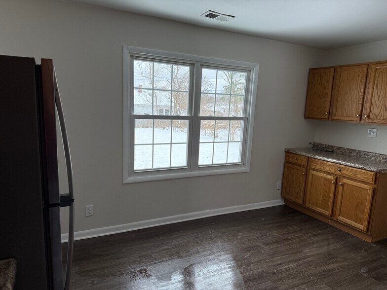 Building Photo - 3 S Victoria Ln