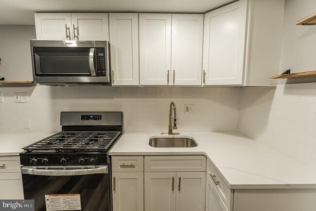 Building Photo - 428 Dickinson St