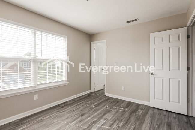 Building Photo - 1120 Sedgehill Ln