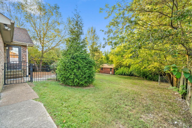 Building Photo - Huge Corner Lot in Glen Oaks!
