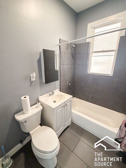 Building Photo - 1426 S Avers Ave