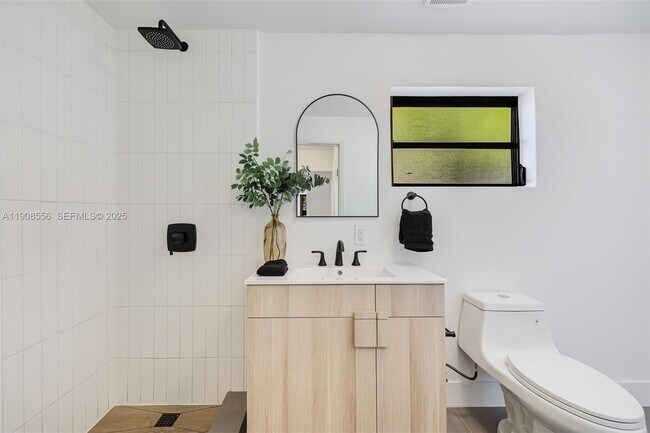 Building Photo - 1610 NW 33rd Ave