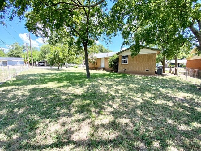 Building Photo - 1830 La Porte Dr