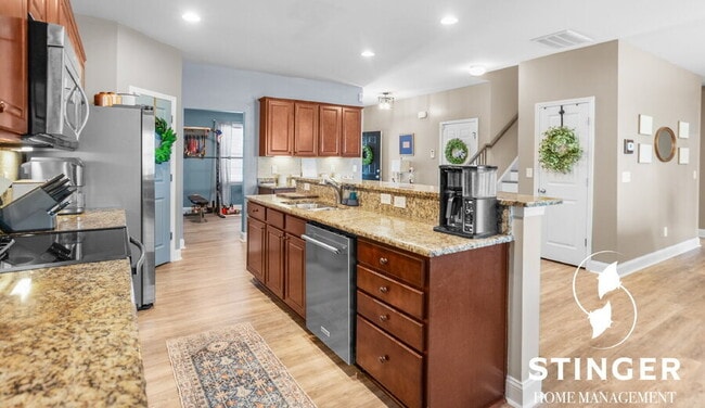 Building Photo - 44 Saluda Way