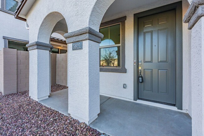 Building Photo - Three Bedrooms! Newer Neighborhood - conve...