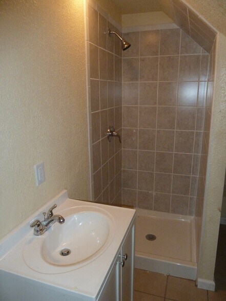 Building Photo - 3916 Clark Ave