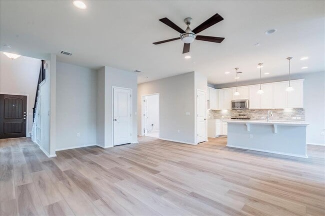 Building Photo - 10515 Turnbull Loop