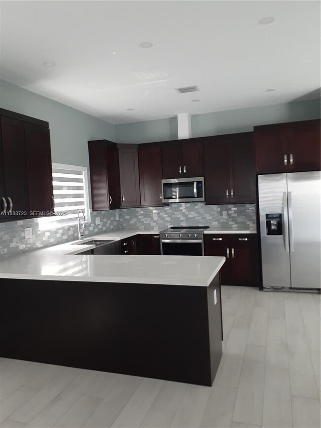 Building Photo - 23 Jenny Ln