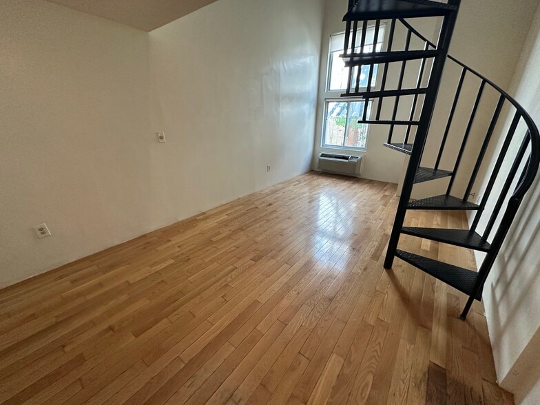 Building Photo - 574 Dorchester Ave