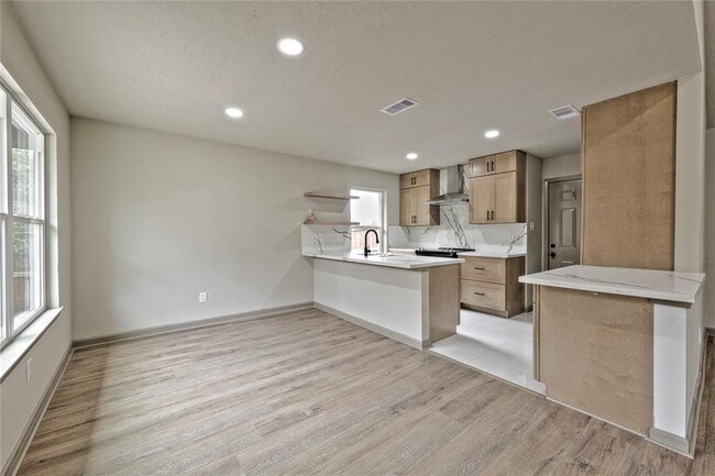 Building Photo - 6523 Brookgate Dr