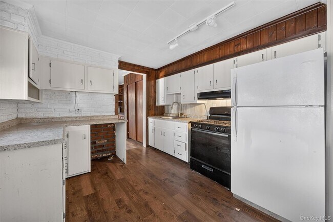 Building Photo - 10 Washington Ave