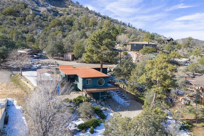 Building Photo - Newly Remodeled 2 Bed, 1 Bath + a Den  Home at The Base of Thumb Butte!