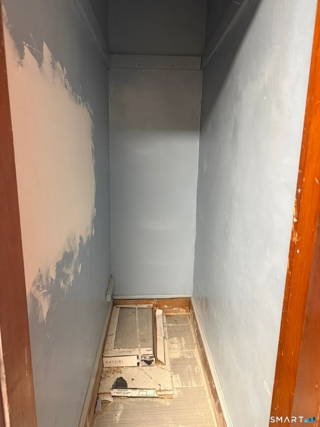 Building Photo - 158 Alder St