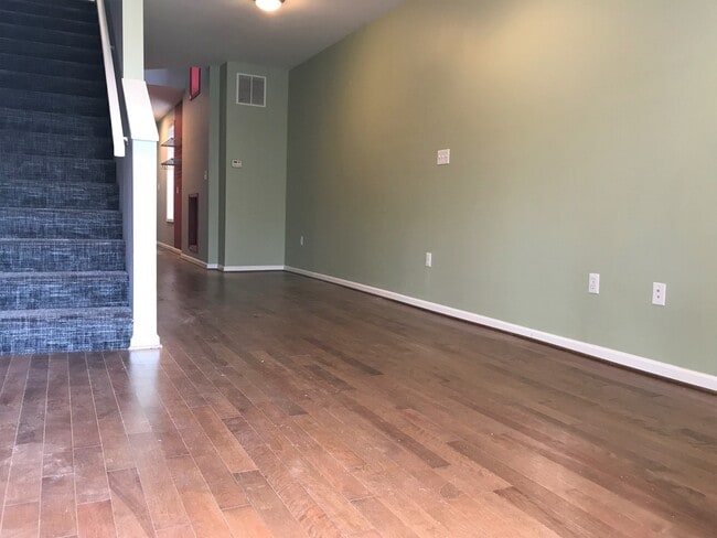 Building Photo - Charming 2 Bedroom/1.5 Bathroom Townhome in Remington, MD!