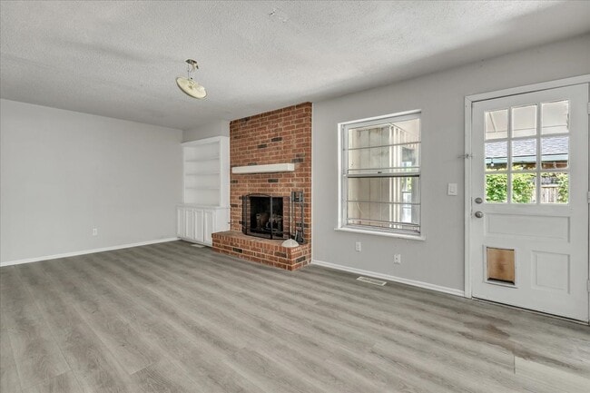 Building Photo - 3600 Sunvalley Dr
