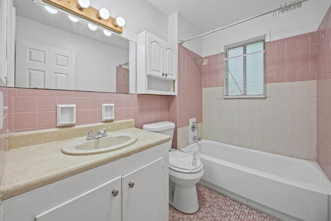 Building Photo - 138 Woodhill Dr