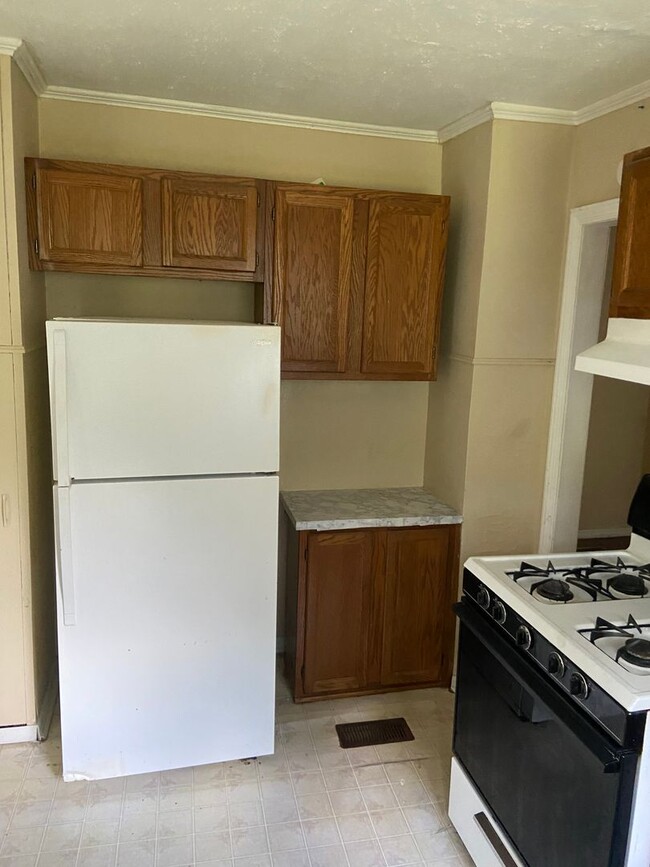Building Photo - 563 Parkchester Dr