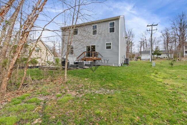 Building Photo - 102 Monroe St