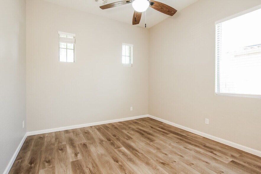 Building Photo - 5113 N 194th Dr