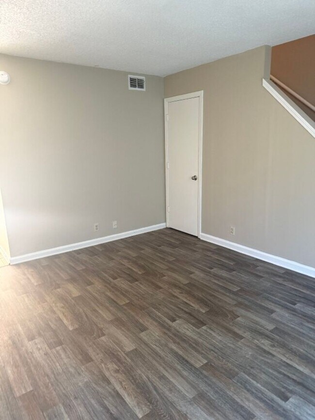 Building Photo - Affordable townhome with Free Rent