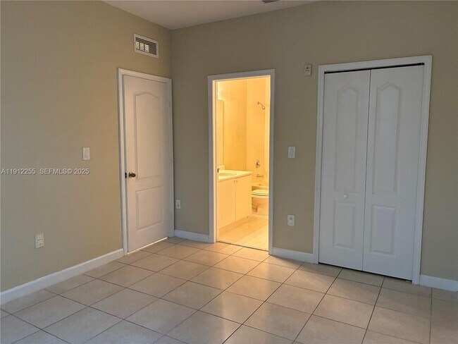 Building Photo - 1666 SE 27th Ct