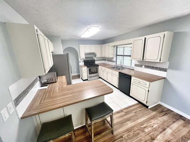 Building Photo - 1365 SE Bayharbor St