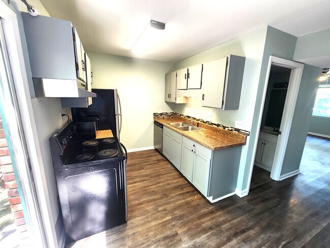 Building Photo - 815 Raleigh St