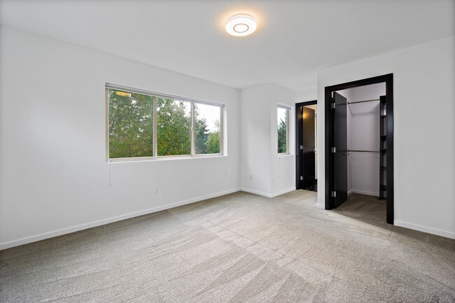 Building Photo - 2010 S Judkins St