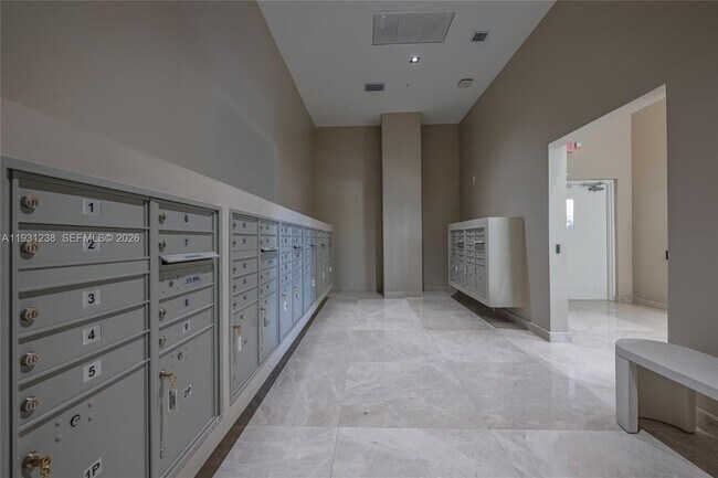 Building Photo - 840 NE 130th St