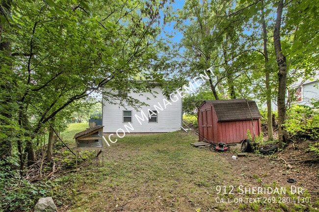 Building Photo - 912 Sheridan Dr